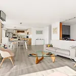 Daire 3br Flat With Sea View Balcony - Pool & Parking *