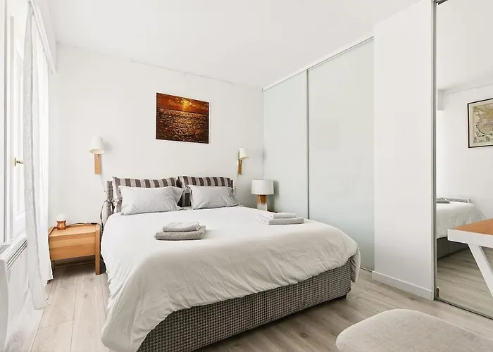 3br Flat With Sea View Balcony - Pool & Parking 니스