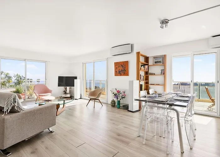 3br Flat With Sea View Balcony - Pool & Parking