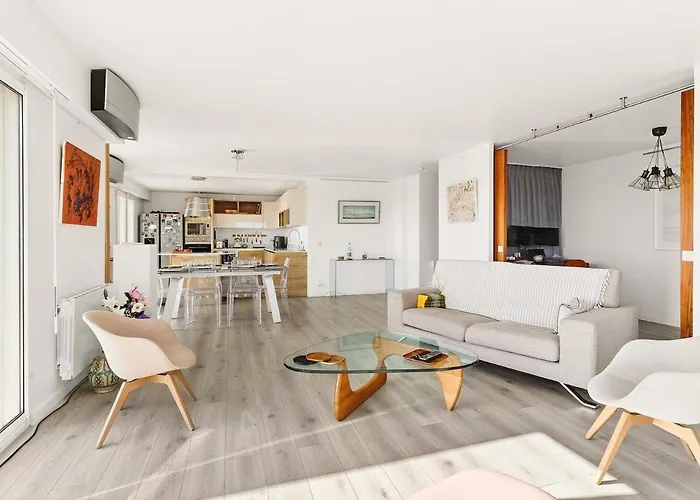 아파트 3br Flat With Sea View Balcony - Pool & Parking *